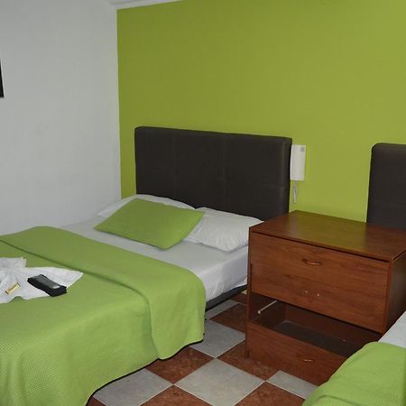 Hotel Las Palmas Fontibon Богота Екстериор снимка