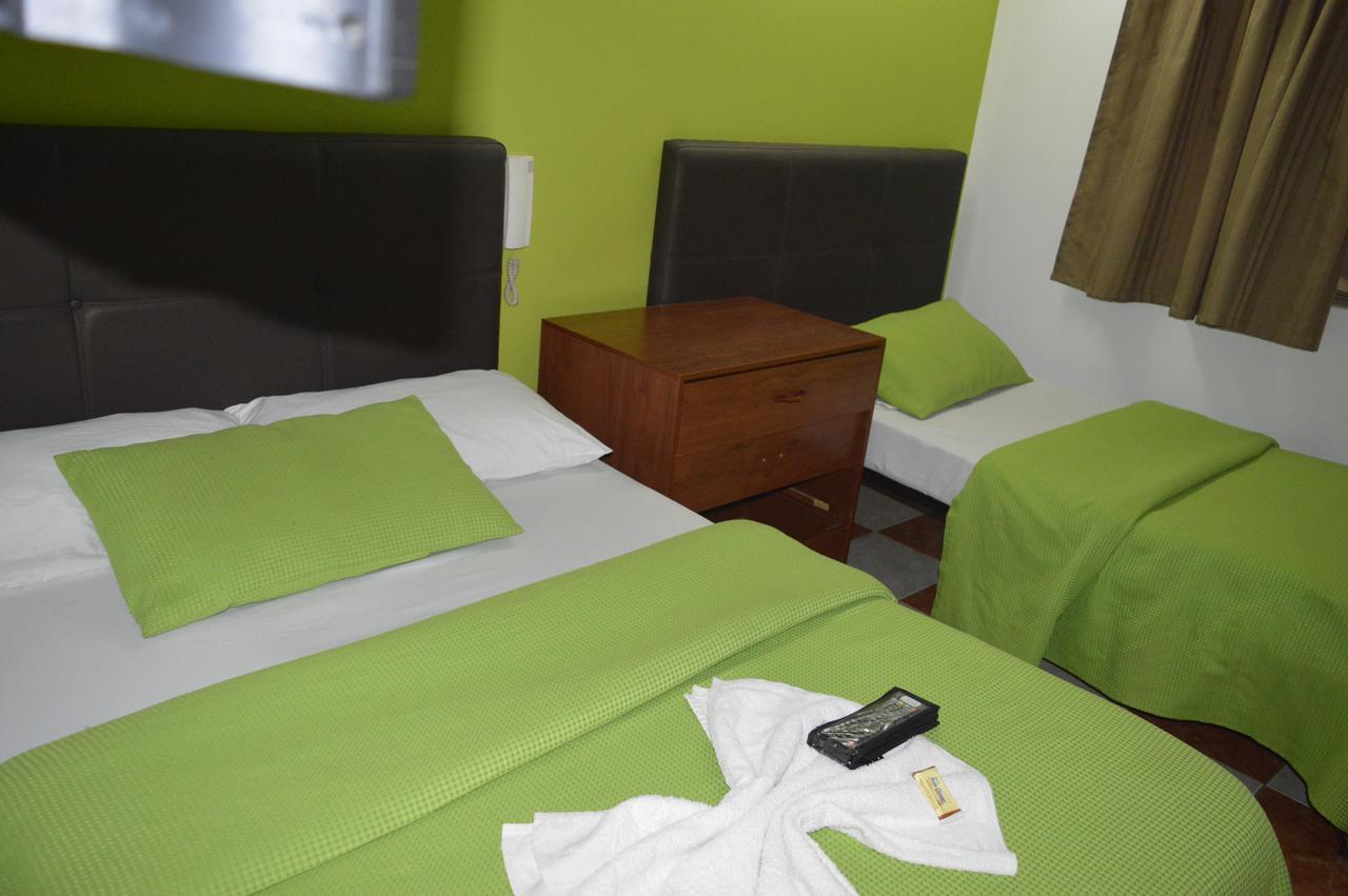 Hotel Las Palmas Fontibon Богота Екстериор снимка
